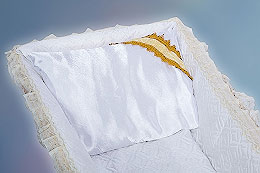 Satin pillow with brocade set